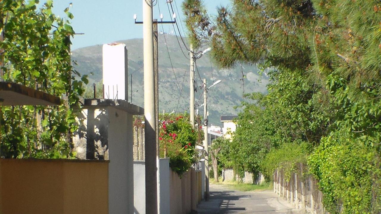 Shkoder Hotel Temali Екстериор снимка